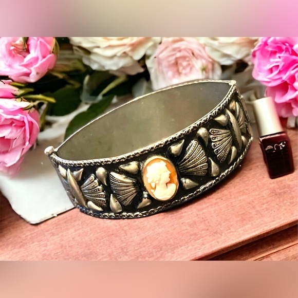 Antique Art Deco Italy Alpaca Carved shell Cameo & Coral Bangle bracelet - Picture 2 of 12